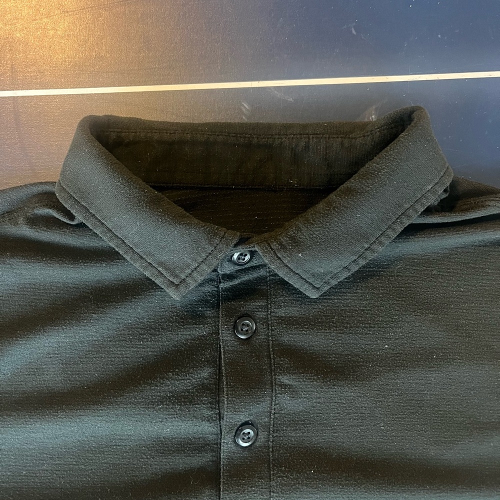 Men’s Black Lululemon Polo Sz Medium USED